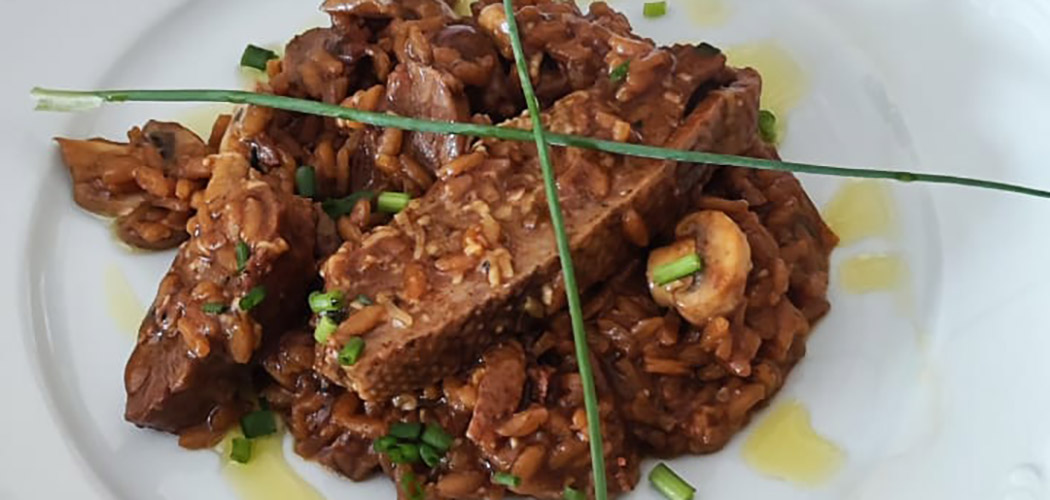 Peito de marreco com geleia de maçã e legumes assados 