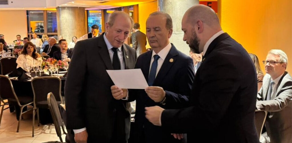 Unoesc aoutorga do título de Doutor Honoris para Jorginho Mello 