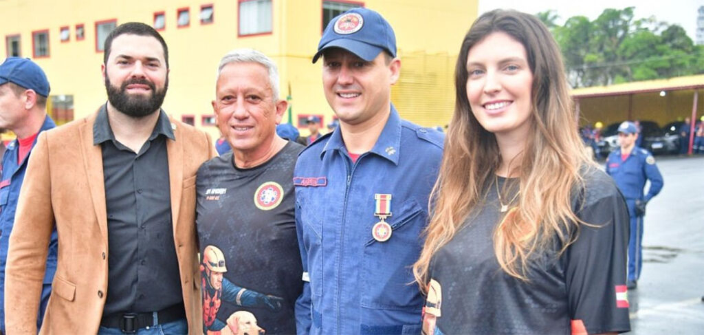CBMSC inaugurou monumento em homenagem a Ice, o 1º cão guarda-vidas do Brasil
