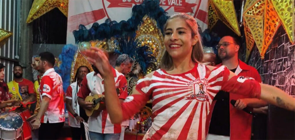 Edina Pimentel – Destaque no desfile do Carnaval de Joaçaba 2026
