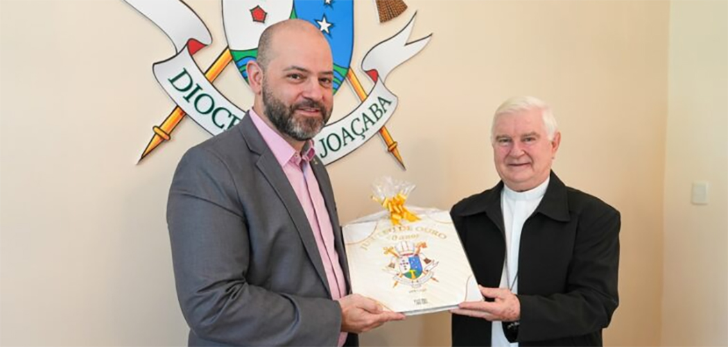 Diocese de Joaçaba celebra Jubileu de Ouro com livro em parceria com a Unoesc