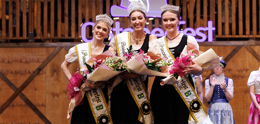Realeza da Oktoberfest Blumenau 2026 foi coroada em noite de muita emoção