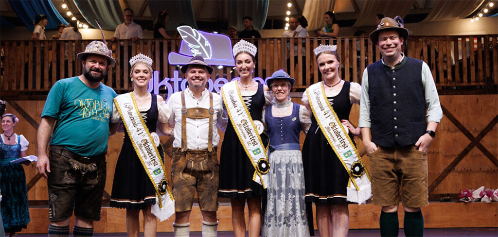Realeza da 41ª Oktoberfest Blumenau é coroada em noite de emoção