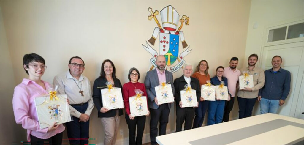 Diocese de Joaçaba celebra Jubileu de Ouro com livro em parceria com a Unoesc