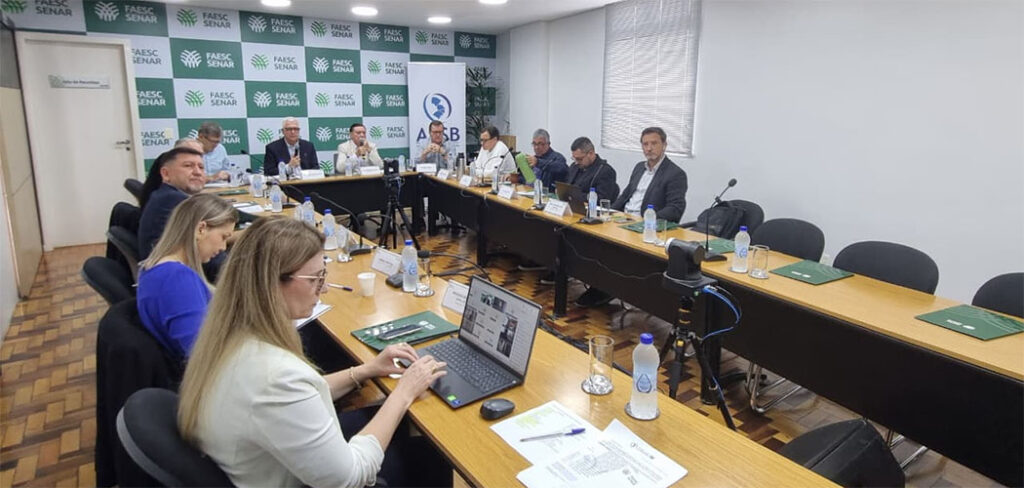 Aliança Láctea Sul Brasileira debate estratégias para a crise do leite