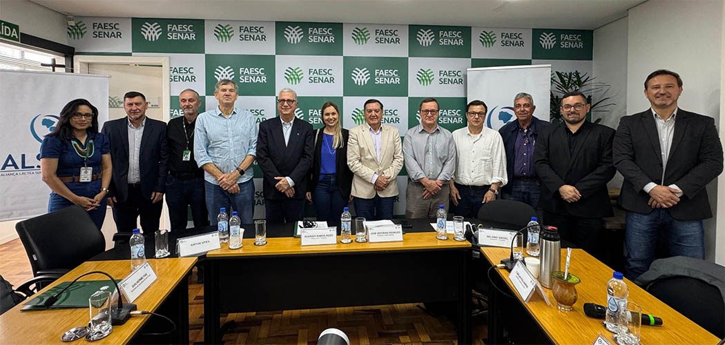 Aliança Láctea Sul Brasileira debate estratégias para a crise do leite