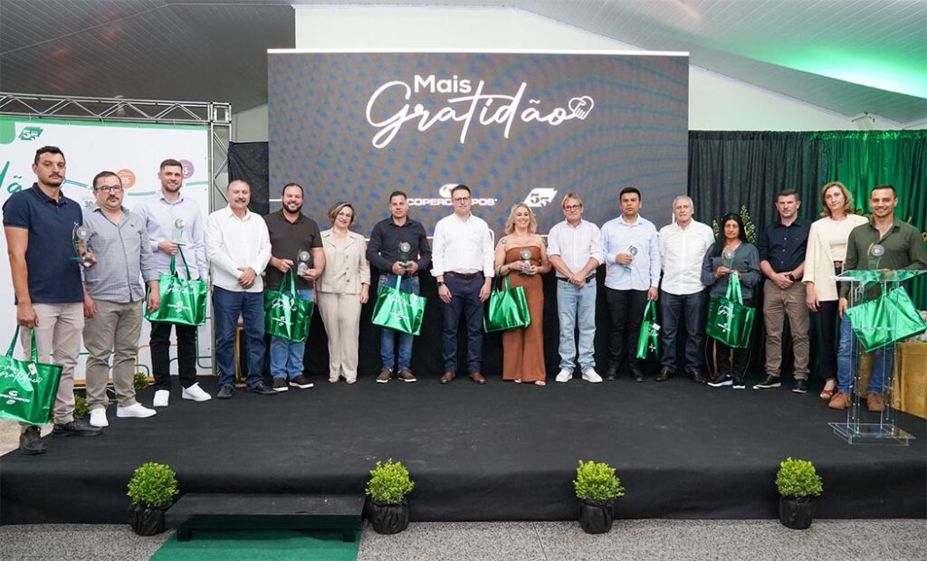 Copercampos homenagem aos funcionários