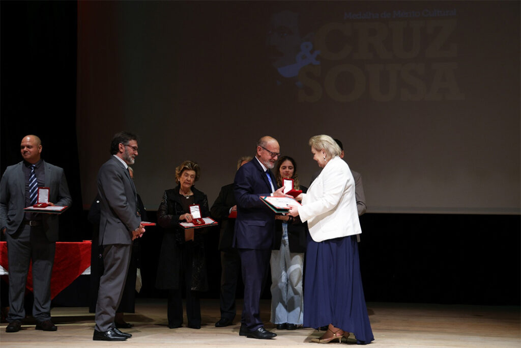 Grupo Tejo recebe Medalha Cruz e Sousa 