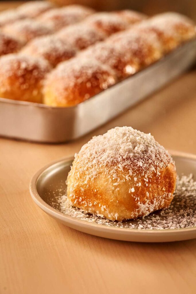 Pão doce com coco