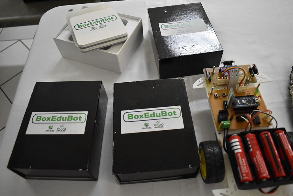 Unoesc e Receita Federal kits de robótica 