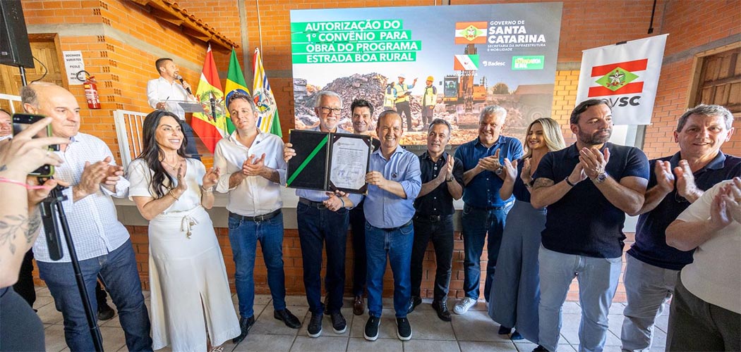 Jorginho Mello assina o 1º convênio do Programa Estrada Boa Rural em Cocal do Sul
