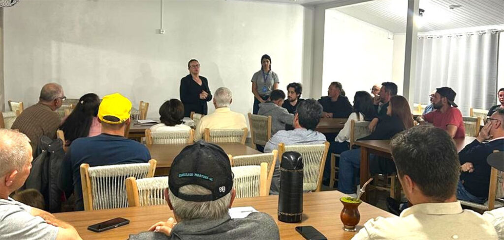 Evento realizado em Catanduvas reuniu produtores rurais para balanço das consultorias de 2025 e palestra sobre gestão de crédito rural