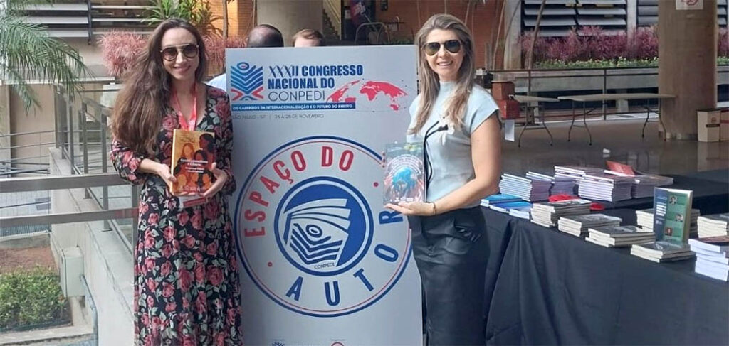 Professora da Unoesc lança livro
