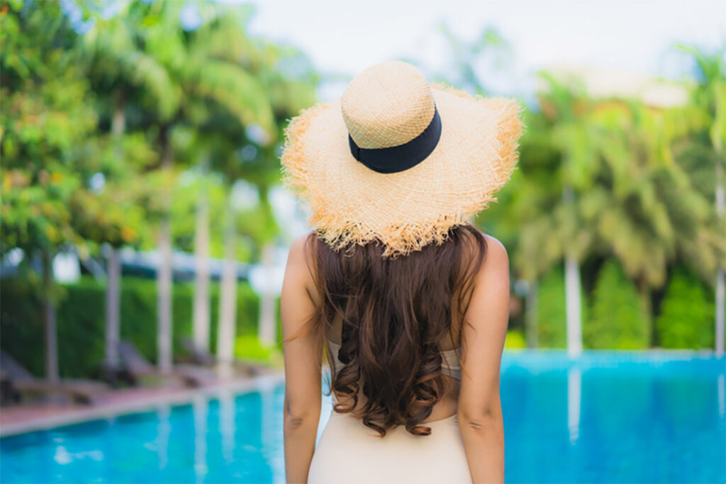 Sol, mar e piscina: como manter pele e cabelos saudáveis durante o verão