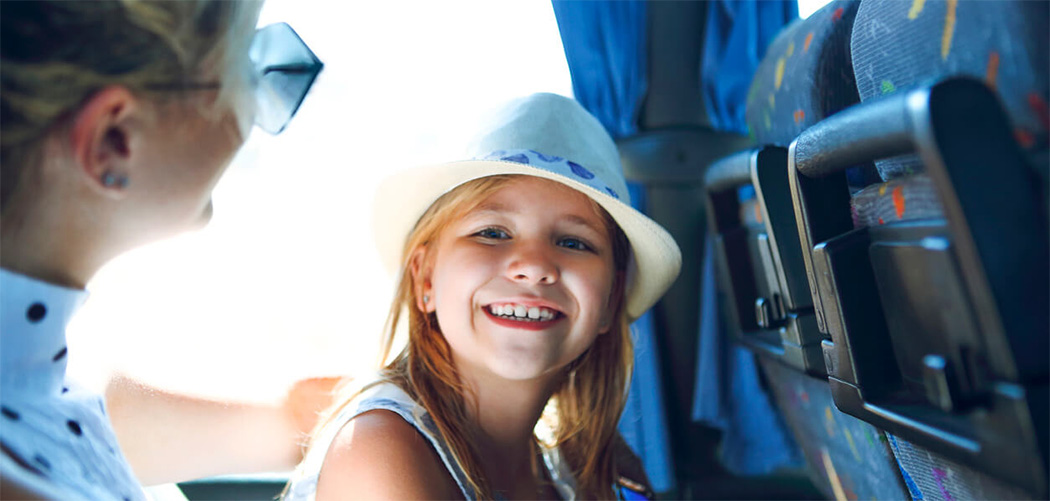 TJSC lança guia e cartaz que orientam viagens de crianças e adolescentes