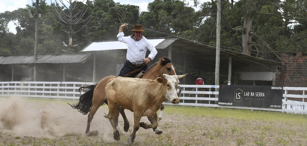 Cultura e tradição: Rodeio do Querência reúne provas campeiras e fandangos em Canela