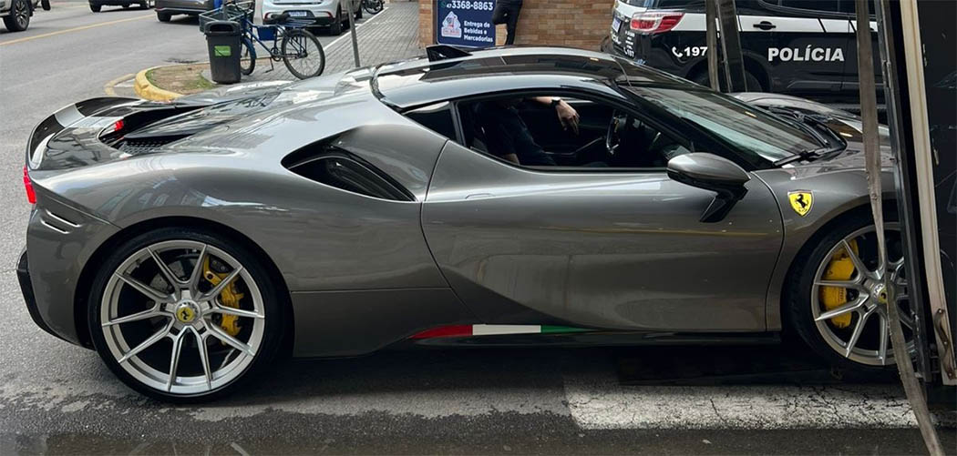 Polícia Civil de SC apreende Ferrari de luxo em apoio à Polícia Civil paulista em Itapema