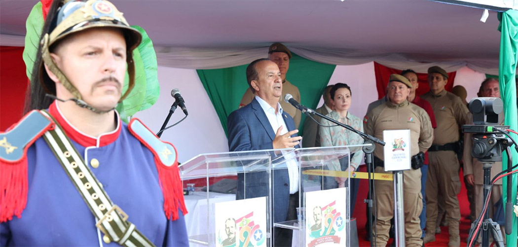 Jorginho Mello participa da formatura de 328 novos soldados da PMSC para reforço da segurança na Estação Verão