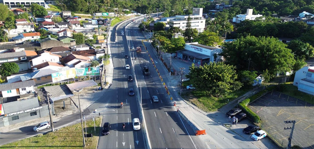 Jorginho Mello autoriza terceira pista da SC-401 para reduzir congestionamentos no verão catarinense