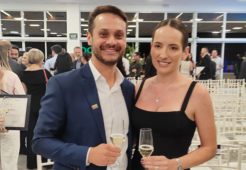 Eduardo Scherer ao lado da esposa