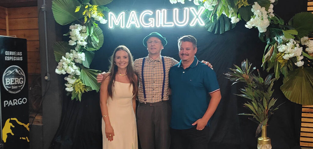 CEOs do Grupo Magilux Empreendimentos e o Humorista Albino