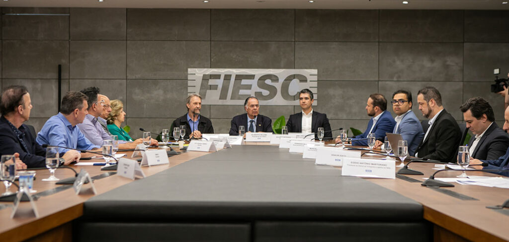 FIESC entregou ofício aos parlamentares alertando para o volume insuficiente de recursos previstos no Orçamento de 2026 para as rodovias federais que cortam SC