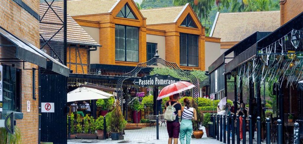 Santa Catarina tem salto de 50% de aumento nas chegadas de turistas estrangeiros em 2025
