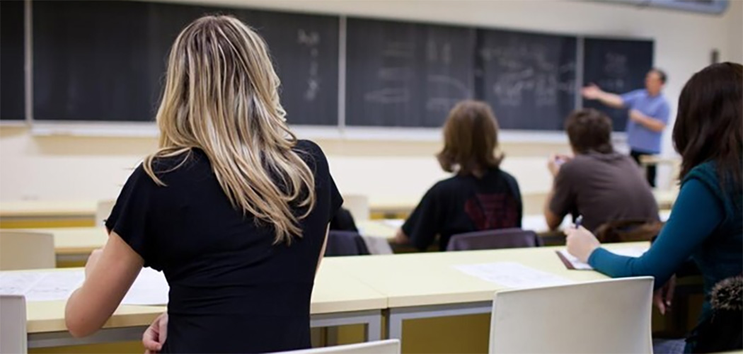 Estudantes podem se inscrever para bolsas FUMDESC até terça-feira, 27/01