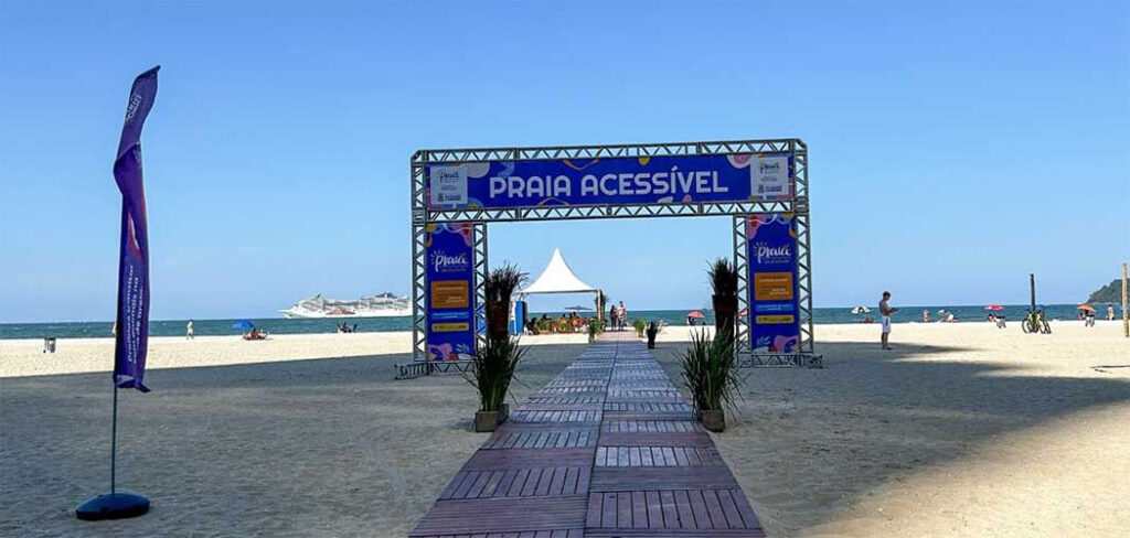 Projeto Praia Acessível do CBMSC já beneficiou mais de 100 pessoas em Balneário Camboriú
