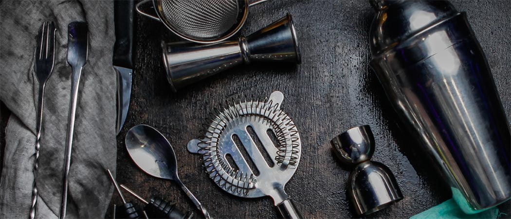 Como montar um kit de coquetelaria: itens, funções e truques