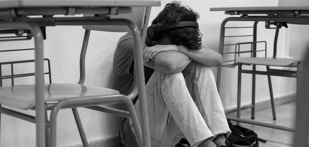 Depressão na adolescência: estudo mostra que sentimentos como isolamento social e solidão estão no topo da lista