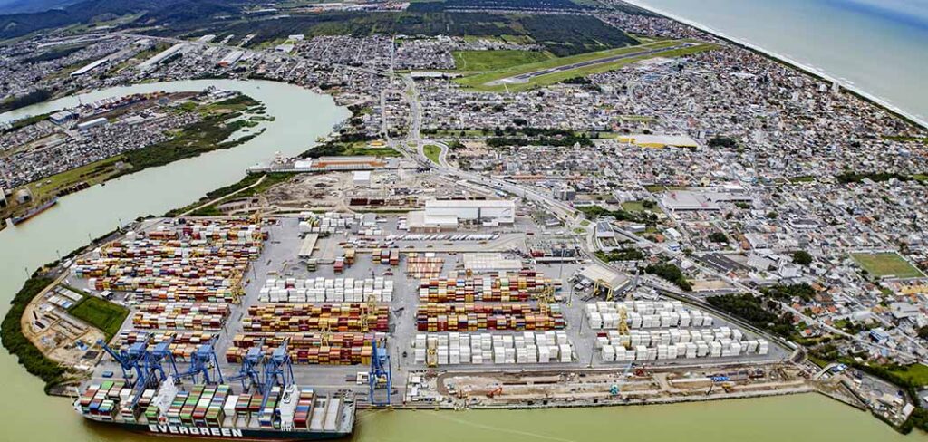 Exportações de SC batem recorde e crescem 4,4% em 2025