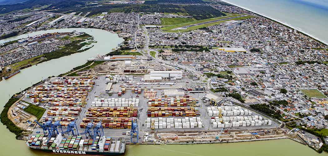 Exportações de SC batem recorde e crescem 4,4% em 2025