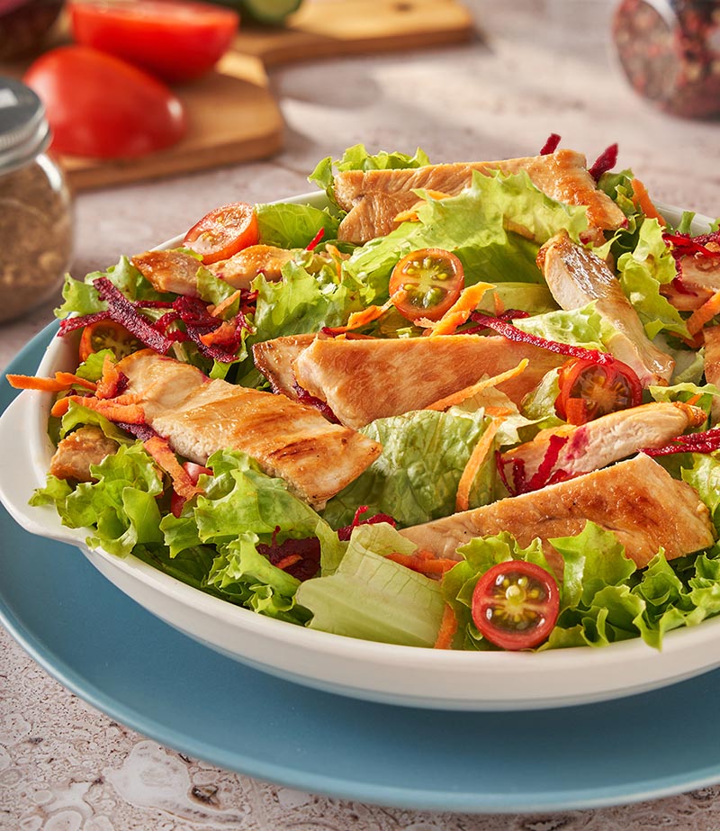 Salada de verão com filé de frango