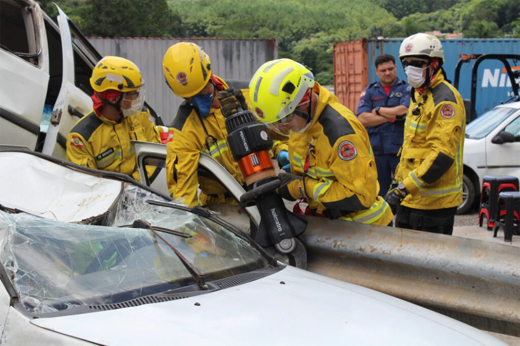 CBMSC treinamento de resgate veicular