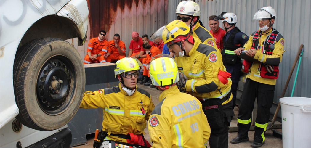 CBMSC treinamento de resgate veicular em Joaçaba