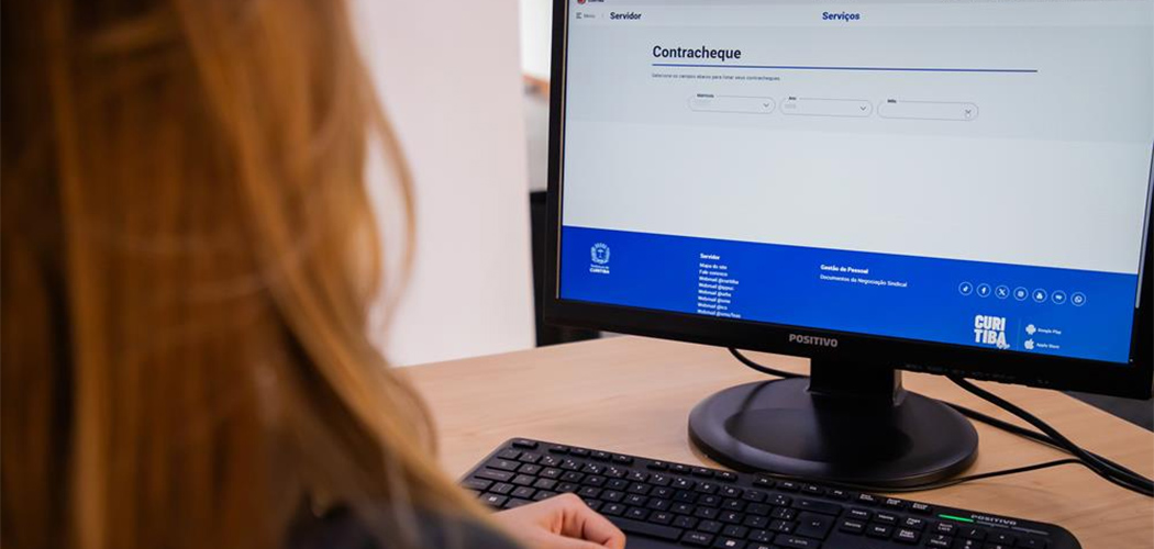 Trabalhadores são orientados a revisar descontos no contracheque