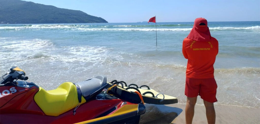 CBMSC encerra alta temporada com média de 43 salvamentos por dia e inicia pós-temporada no litoral catarinense