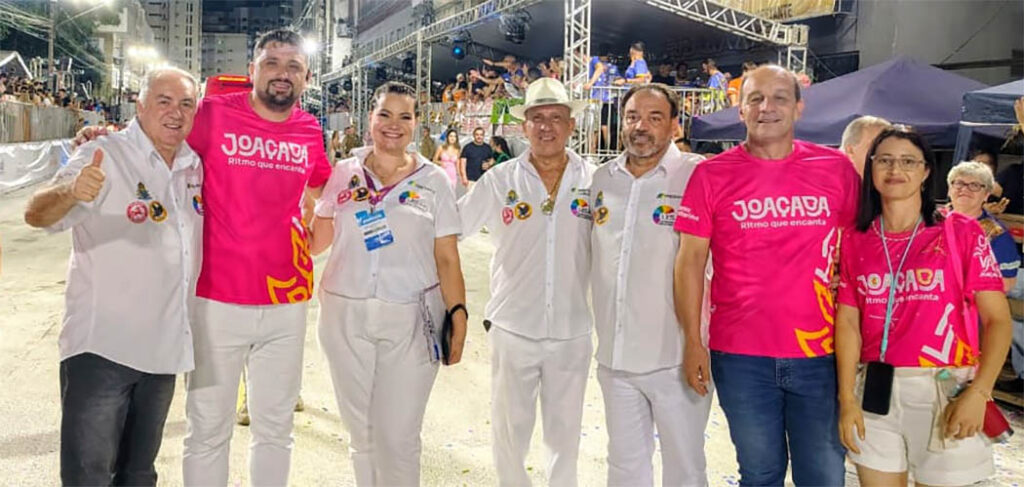 Carnaval de Joaçaba 2026 brilha na Avenida do Samba e emociona público na primeira noite de desfiles