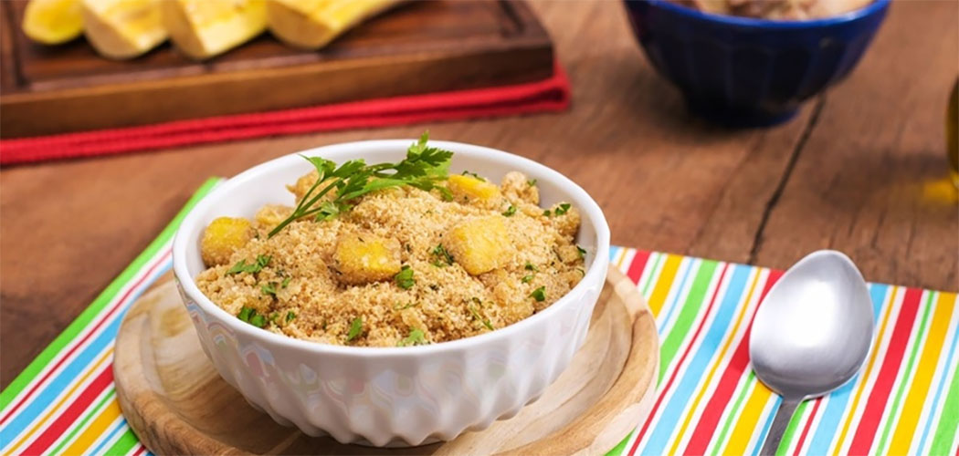 Farofa de banana com cream cracker