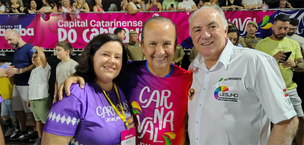 Carnaval de Joaçaba 2026 brilha na Avenida do Samba e emociona público na primeira noite de desfiles