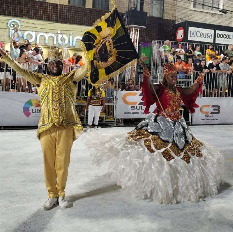 Carnaval de Joaçaba 2026 brilha na Avenida do Samba e emociona público na primeira noite de desfiles