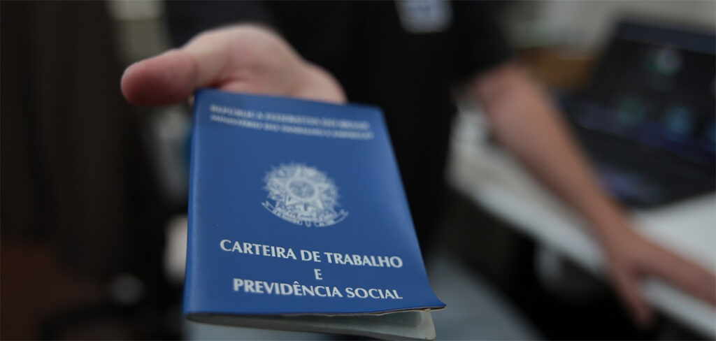 Serviços e comércio geram mais de 11 mil empregos em fevereiro no estado de Santa Catarina