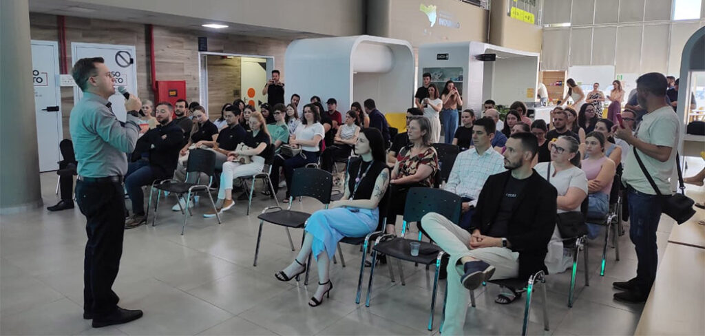 Lideranças empresariais, gestores públicos e instituições de ensino se reuniram no Polo Inovale, em Joaçaba, para o lançamento oficial do Vale Innovation Week