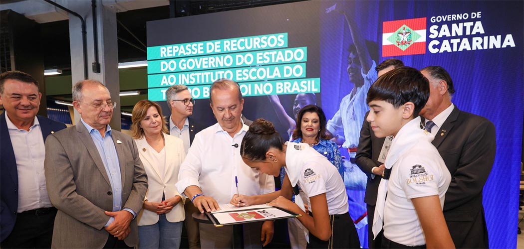 Jorginho Mello anuncia recursos para a Escola do Teatro Bolshoi e Bombeiros Voluntários de Joinville