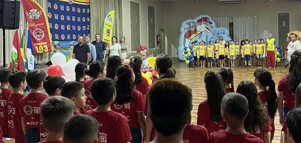 CBMSC forma 58 novos alunos nos Programa Golfinho e Bombeiro Mirim em Lacerdópolis