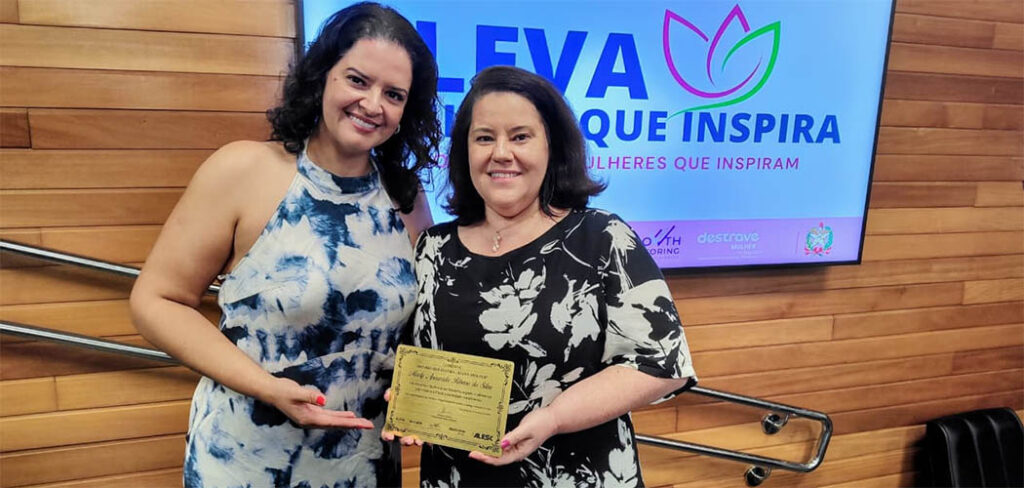 Maely Silva é homenageada pelo Movimento Eleva Mulher e reforça protagonismo feminino no turismo catarinense