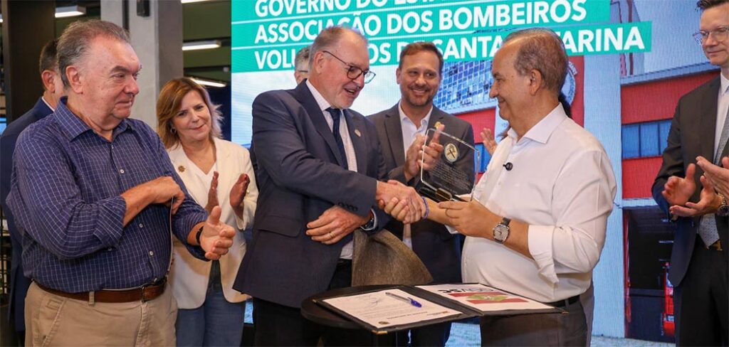 Jorginho Mello anuncia recursos para a Escola do Teatro Bolshoi e Bombeiros Voluntários de Joinville