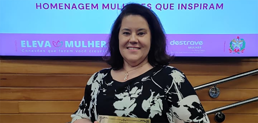 Maely Silva é homenageada pelo Movimento Eleva Mulher e reforça protagonismo feminino no turismo catarinense