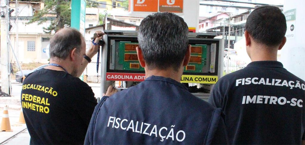Imetro-SC identifica irregularidades durante operação em postos de combustíveis